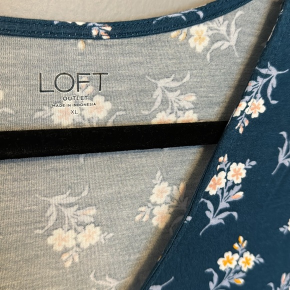 LOFT top - Picture 2 of 4